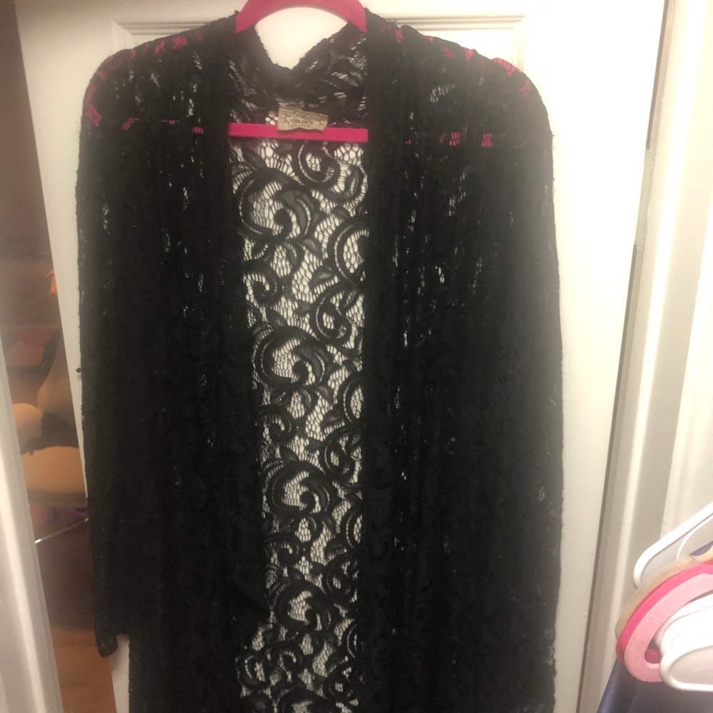 Shaw - Picture 3 of 4